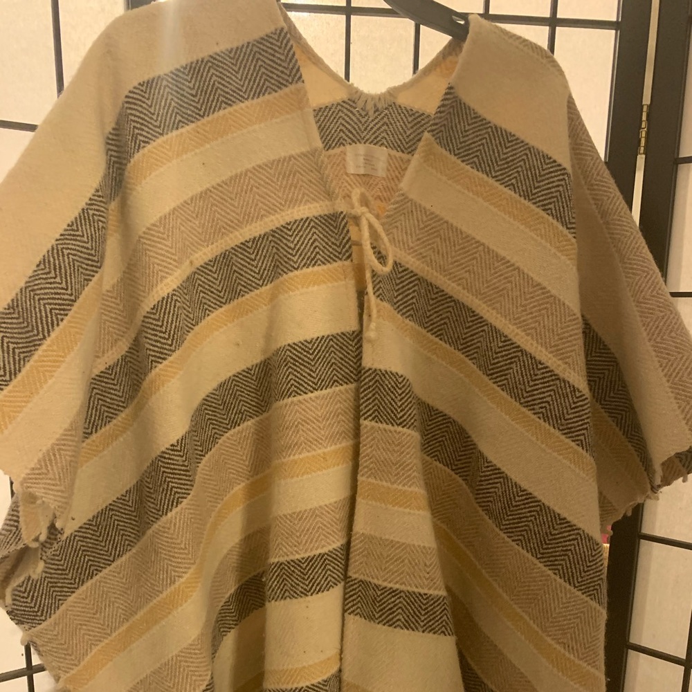 EUC Hand Woven Wool Poncho One Size Fits Most Made in New Mexico